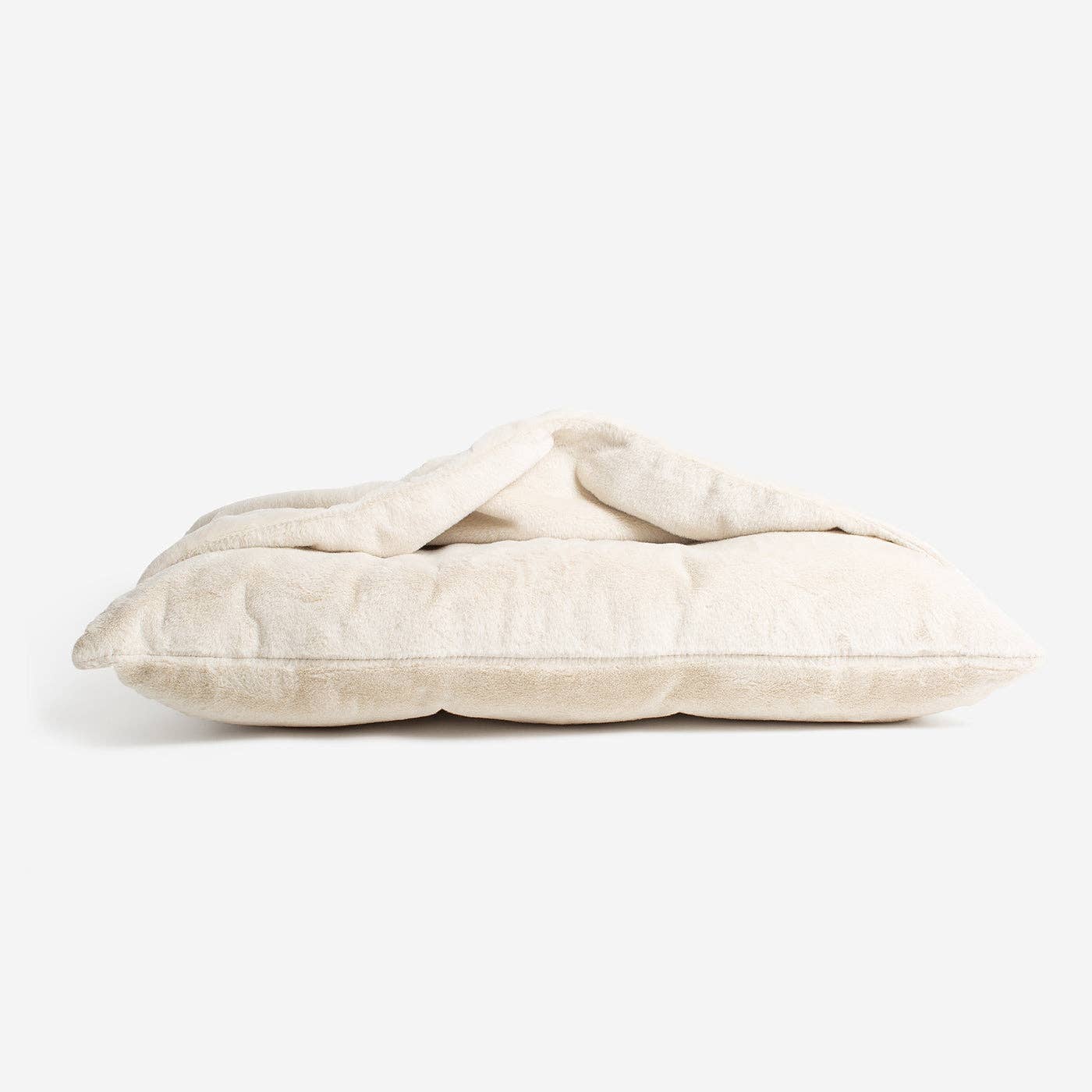 Lords and Labradors - Sleepy Burrows Bed in Calming Anti-Anxiety Cream Faux Fur